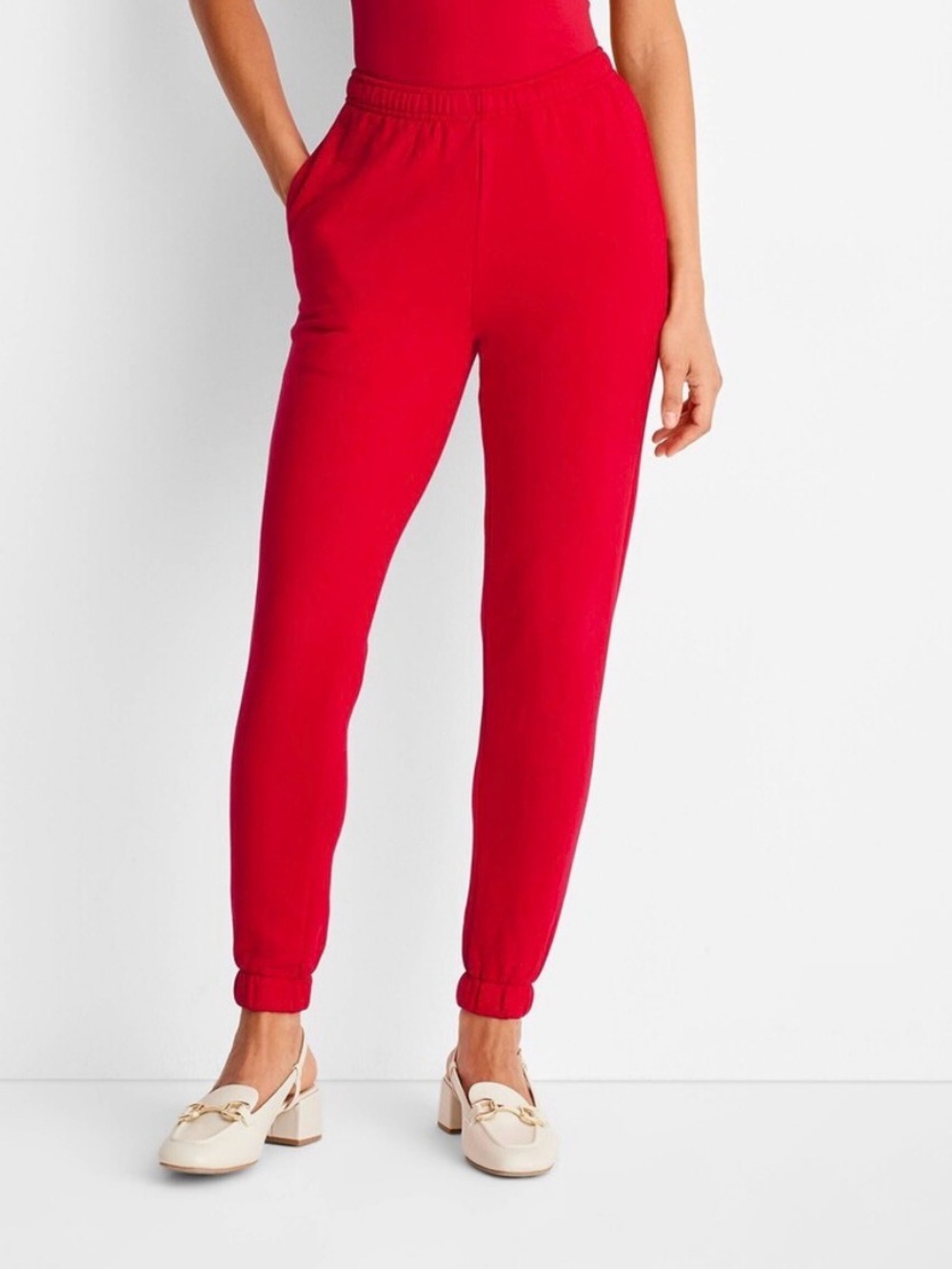 Universal Thread Women's Leisure Studio Mid-Rise Fleece Essential Joggers Red M